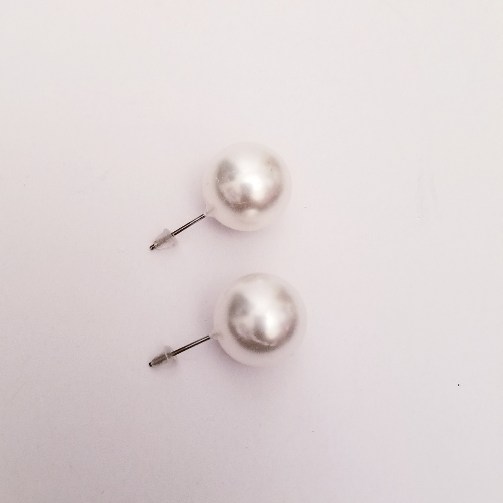 Jumbo Pearl Earrings